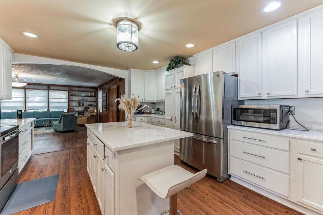 Mins To Graceland Secluded Rambling Ranch Style Home Memphis Bagian luar foto