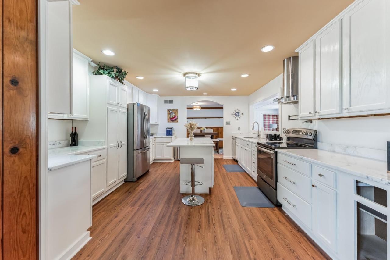 Mins To Graceland Secluded Rambling Ranch Style Home Memphis Bagian luar foto